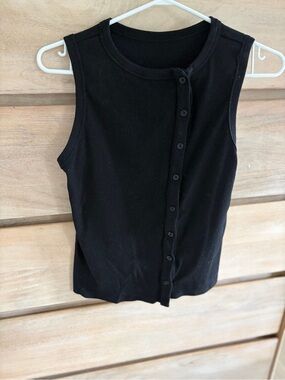 Amazon Black Sleeveless Button-Front Tank Top